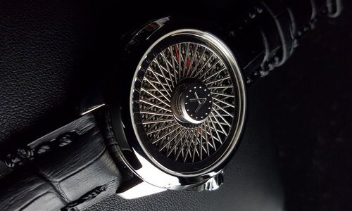 ArtyA выезжает на прогулку с часами Race 3D