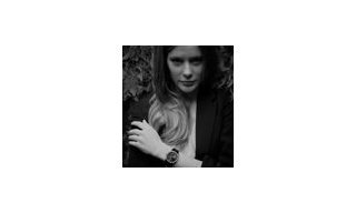 Прекрасная поклонница Roger Dubuis