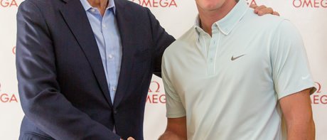 Президент Omega Стивен Уркхарт, слева, и гольфист Рори Макилрой