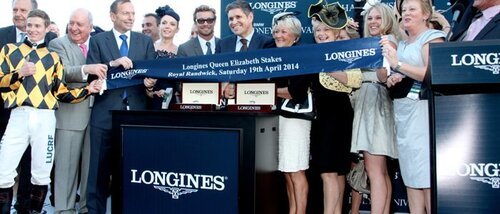 Церемония вручения наград Королевских скачек Longines при участии Саймона Бейкера, посла элегантности Longines, и Хуана-Карлоса Капели (Juan-Carlos Capelli), вице-президента и директора отдела глобального маркетинга