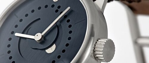 Обманчивые часы moon phase blue patina