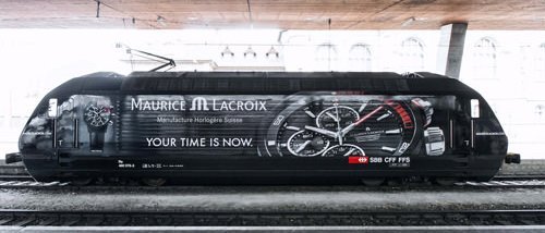 Швейцарский локомотив с рекламой Maurice Lacroix