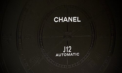 Книга на 20 лет существования Chanel J12