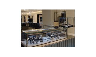Raymond Weil завоевывает Париж