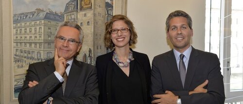 Слева направо: президент Vacheron Constantin Switzerland Гайнц Форрер (Heinz Forrer), куратор «Art en Vieille Ville» Шарлотта Майлер (Charlotte Mailler), и маркетинговый директор Vacheron Constantin Жульен Маршенуар (Julien Marchenoir)