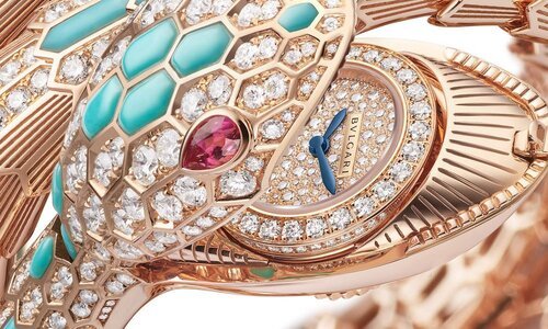 Новые часы Serpenti Misteriosi от Bulgari оснащены сверхмалым калибром