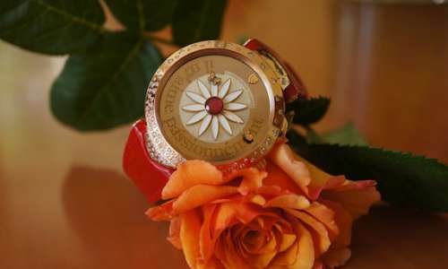 Романтичные нашпигованные бриллиантами часы Marguerite от Christophe Claret