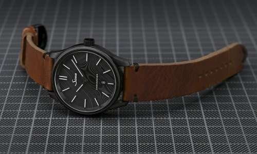 Часы 1800 S Damaszener от Sinn: сталь с изюминкой