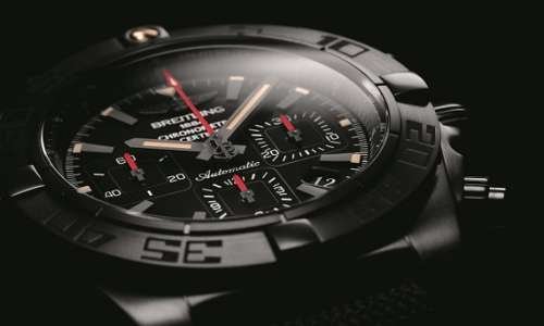 Циферблат Chronomat 44 Blacksteel от Breitling обретает крутость