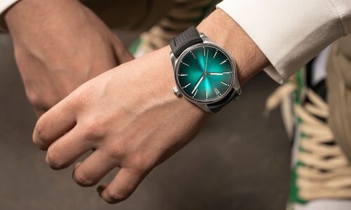 H. Moser & Cie: новые часы Pioneer Centre Seconds Mega Cool