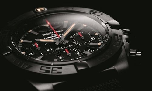 Циферблат Chronomat 44 Blacksteel от Breitling обретает крутость