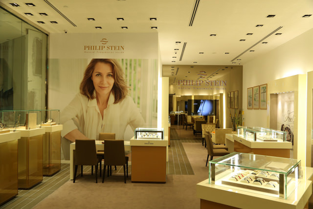Интерьер бутика Philip Stein в ION, Singapore
