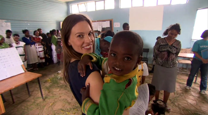 Хилари Суонк посетила Эфиопию в качестве партнера Montblanc и UNICEF (2013)