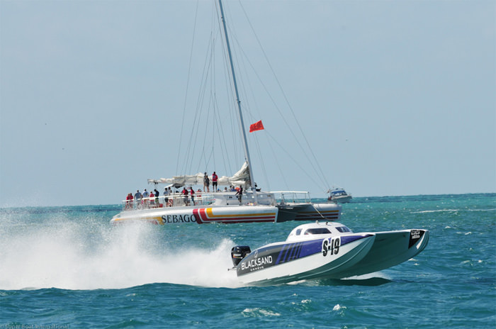 Катер команды Blacksand (класс Superboat Stock)