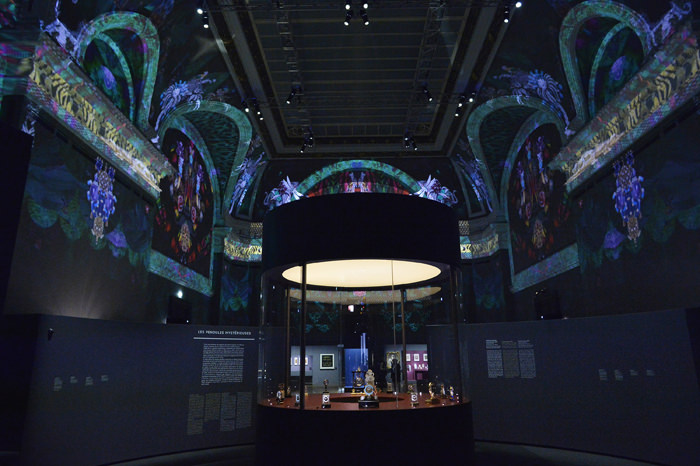 “Империя” Cartier: Le Style et L'Histoire Exhibition Private Opening в Большом дворце на Елисейских полях (Le Grand Palais)