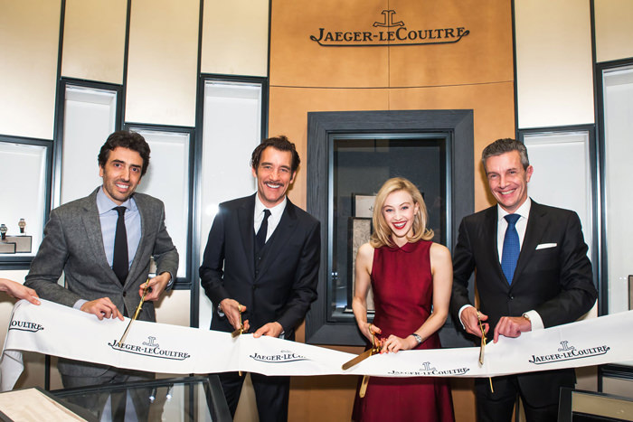 Президент Jaeger-LeCoultre North America Филипп Боней, Клайв Оуэн, Сара Гэйдон и исполнительный директор Jaeger-LeCoultre Даниэль Пидо перерезают ленточку