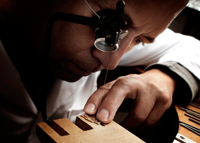 Доминик Вэз (Dominique Vuez), мастер-гравер Jaeger-LeCoultre