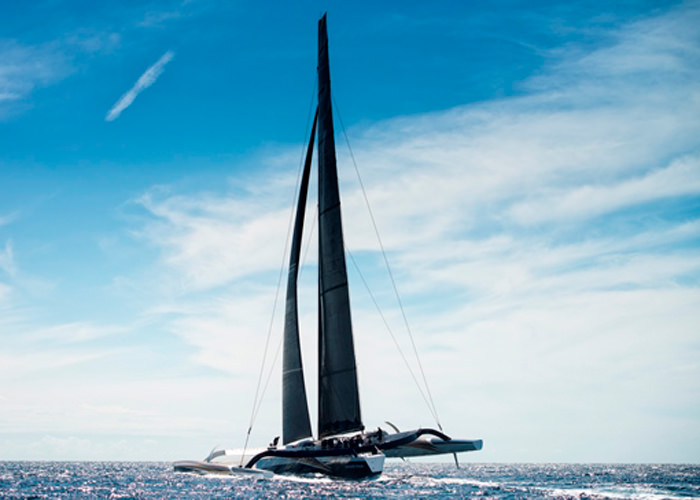 Тримаран Maxi Spindrift 2 во время второй серии тренировок в открытом океане, 6-7 августа, Лорьян (Lorient), Франция.