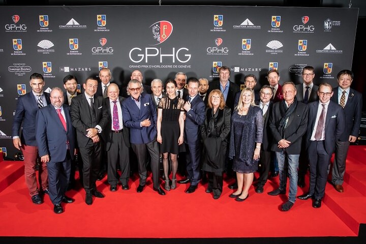 Жюри конкурса GPHG 2015, с главным редактором Europa Star Пьером Мейяром (первый ряд, второй справа)