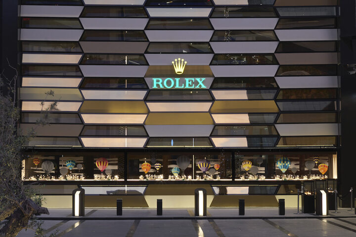 Ahmed Seddiqi & Sons руководят бутиком Rolex в торговом центре в Дубаи