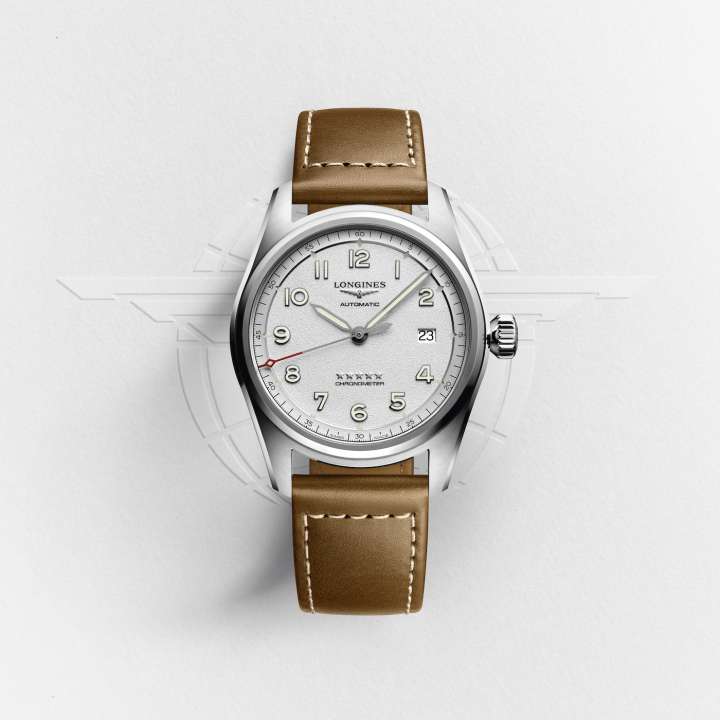 Как и другие модели новой коллекции, Longines Spirit L3.810.4.73.2 (40 мм) оснащен матовым или глянцевым корпусом из нержавеющей стали. В нем установлен эксклюзивный сертифицированный COSC механизм с автоматическим подзаводом (L888.4) с кремниевой волосковой пружиной.