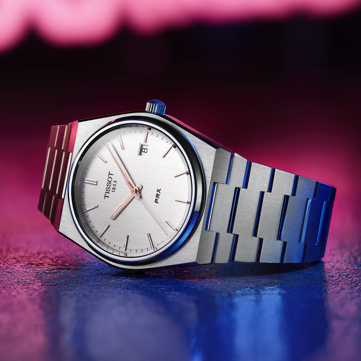 Часы Tissot PRX, доступные в кварцевой и автоматической версиях, являются переизданием модели 1978 года с интегрированным корпусом и браслетом.