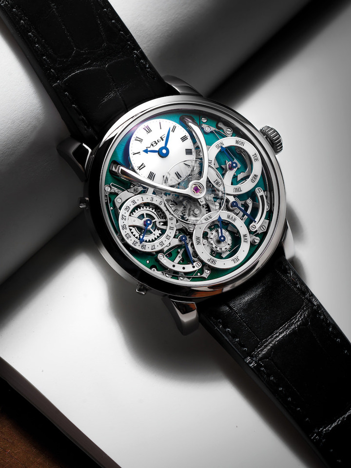 Новый дизайн LM Perpetual от MB&F из титана с зеленым циферблатом